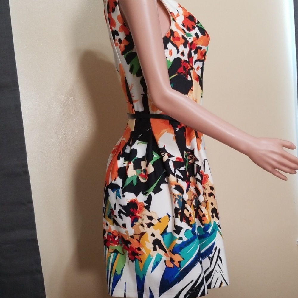 Hello Spring Dress - Picture 2 of 6